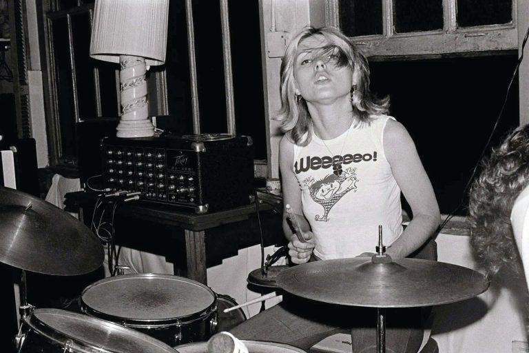 Weeeeeo, check out the drummer!