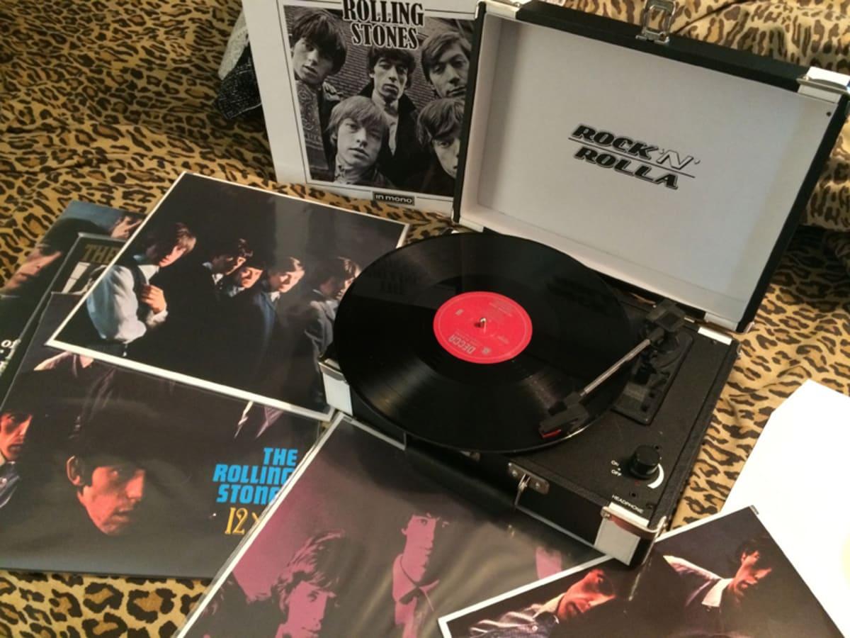How do vinyl records hold stereo sound? How do vinyl records hold stereo sound?