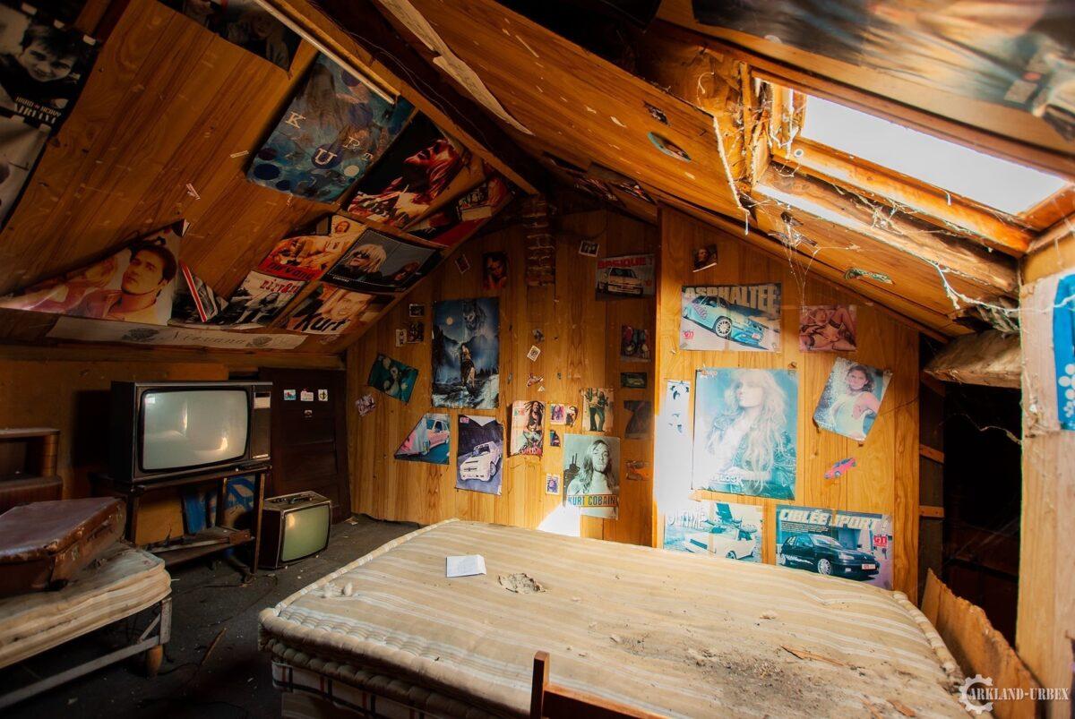 Maison Radio X: A ’90s Bedroom Time Capsule