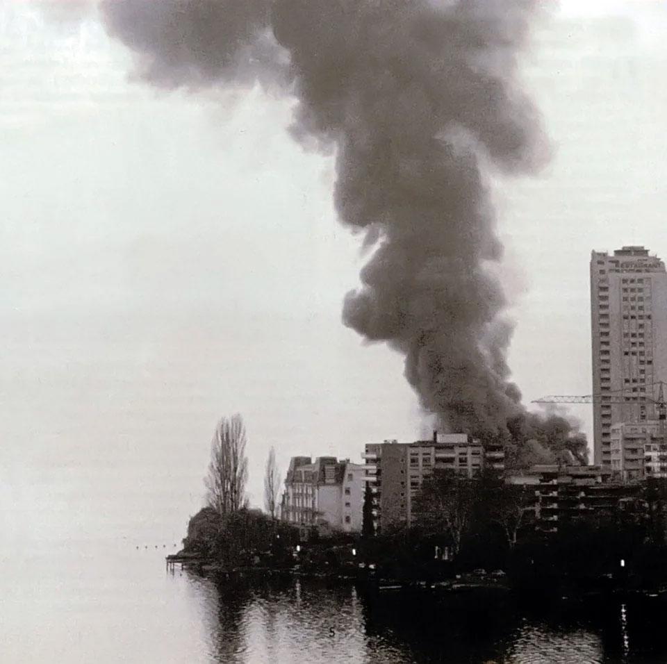 Smoke on the Water: Frank Zappa, Deep Purple, and the Montreux Casino fire Smoke on the Water: Frank Zappa, Deep Purple, and the Montreux Casino fire